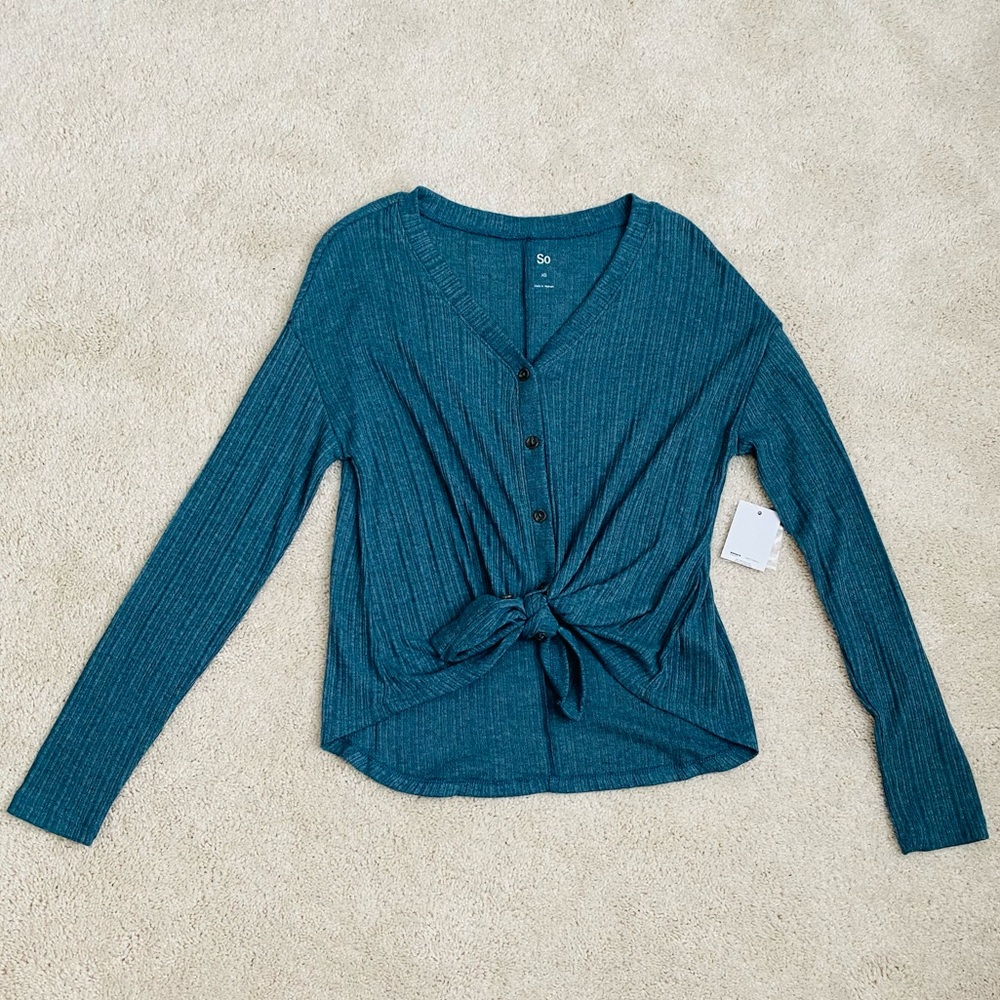 *NWT* Long Sleeve Tied Front with Buttons